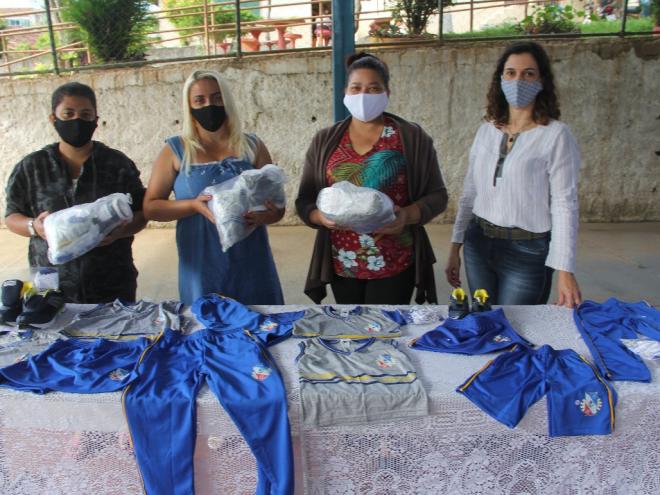 A aquisição dos uniformes ocorreu antes da pandemia por meio de processo licitatório