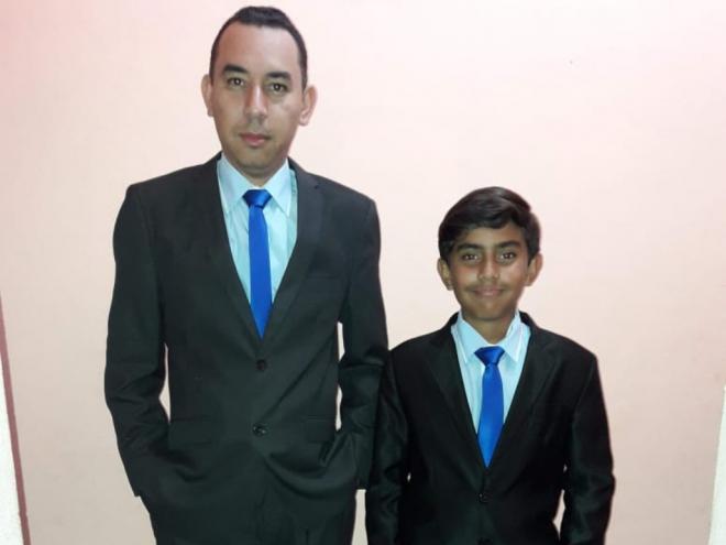 Luciano Lourival Oliveira Cardial e o filho, Davi, de 11 anos