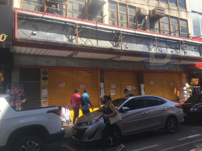 Loja da Ricardo Eletro,fechada na avenida 28 de Abril, no Centro de Ipatinga