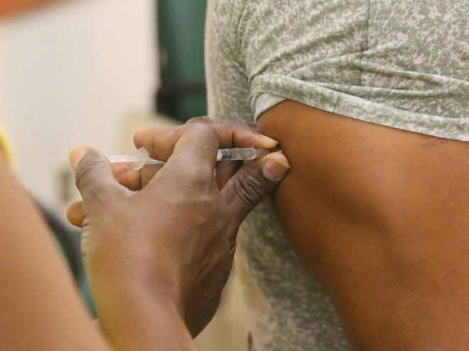 População adulta na faixa etária de 20 a 49 anos deve procurar as Unidades Básicas de Saúde 