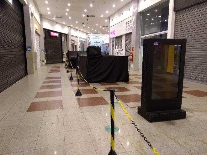 O Shopping Vale do Aço permanece com suas atividades suspensas, com algumas exceções, que são as lojas do segmento essencial