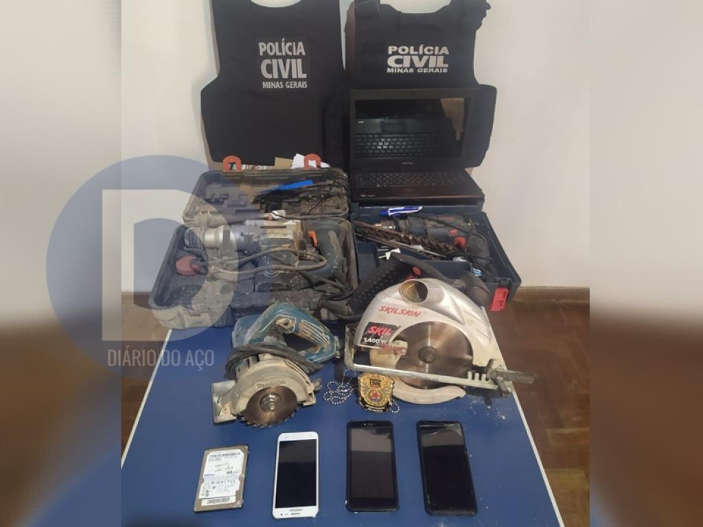 Os objetos apreendidos pelos investigadores da PC nesta quarta-feira