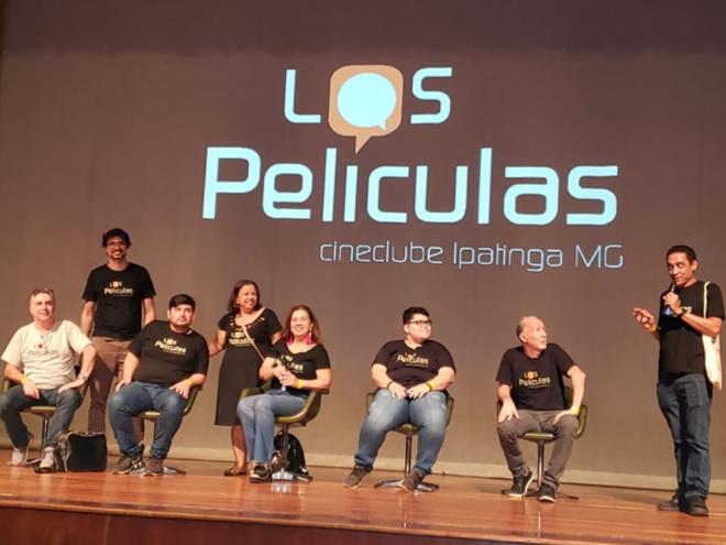 A equipe do Cineclube Los Películas debate os filmes após a exibição