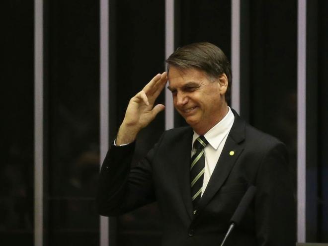 O grupo pede que todos que forem participar da recepção ao presidente usem máscaras e levem álcool em gel para a higienização