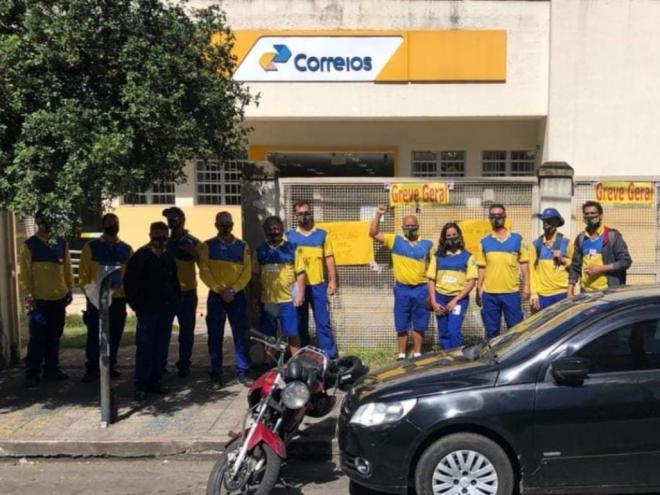 A greve dos funcionários dos Correios é por tempo indeterminado e já ocorre em vários estados do país 