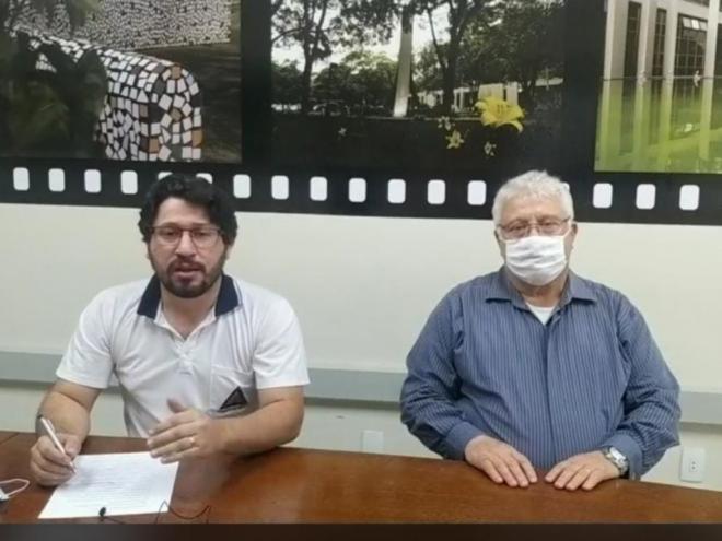 O prefeito de Timóteo, Douglas Willkys e o procurador-geral do município, Humberto de Abreu, fizeram uma live para falar da situação do hospital