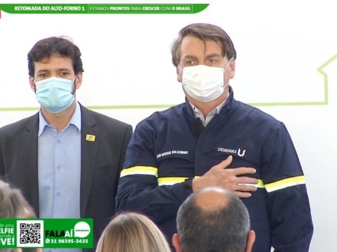 Bolsonaro, ao lado do ministro Marcelo Álvaro, do Turismo 