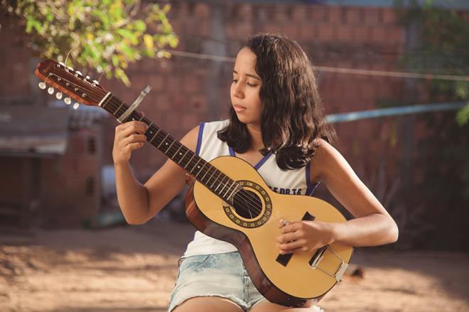 Não há idade para começar a tocar viola, e também não há idade para parar