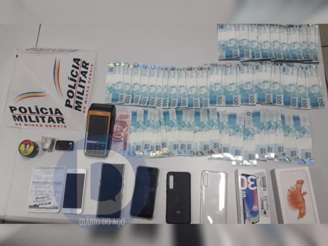 As cédulas falsificadas apreendidas pelos policiais militares