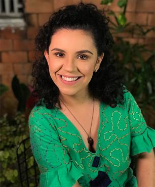Mari Antonaci é artista, produtora e professora de teatro