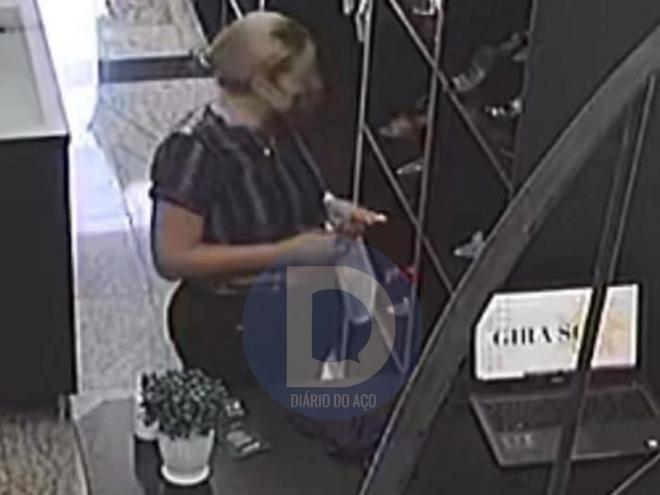 A mulher loira que teria sido vista repassando o dinheiro falso nos comércios no Canaã