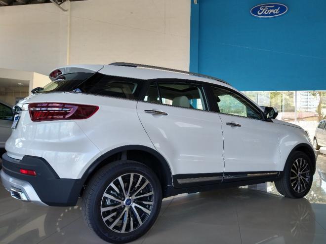 O novo Ford Territory é equipado com um motor 1.5 Turbo de 150 cavalos e com câmbio automático com oito marchas simuladas