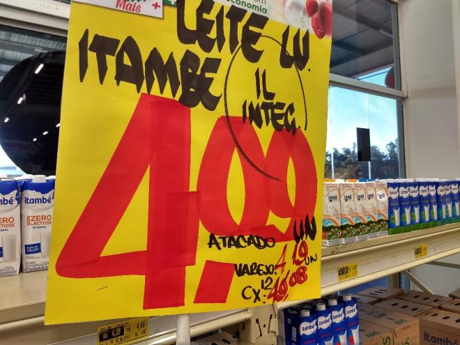 Leite que custava em torno de R$ 2,30 há menos de um mês já passa de R$ 4