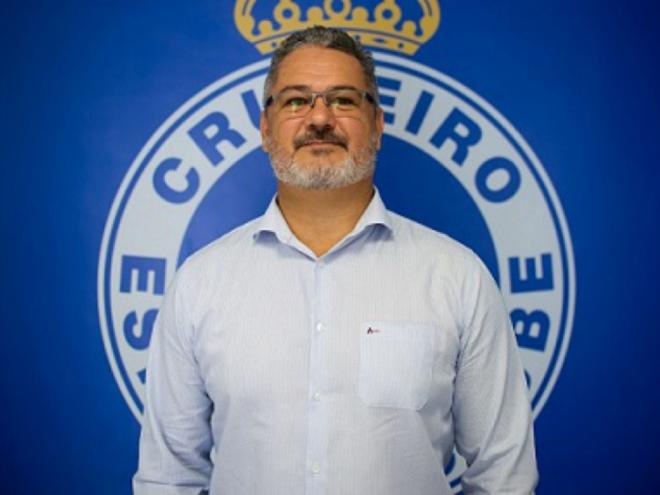 Treinador alegou motivos pessoais para deixar o clube