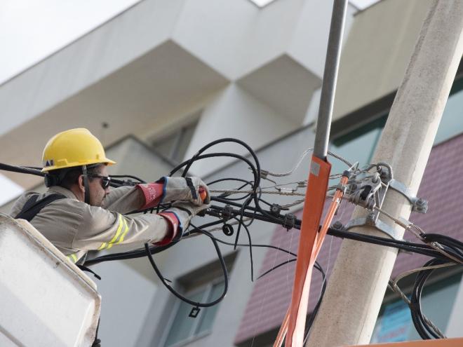 Ruas do bairro Timirim terão o fornecimento de energia interrompido por causa da troca de cabos da rede elétrica