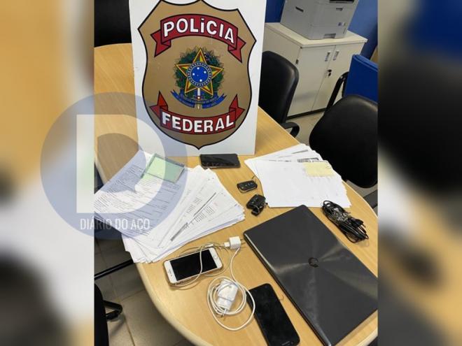 Documentos e outros objetos apreendidos na operação da PF