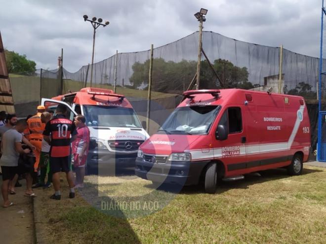 As equipes dos bombeiros e do Samu socorreram a vítima