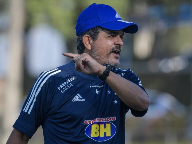 Treinador vai comandar o time diante do Vitória, no Mineirão