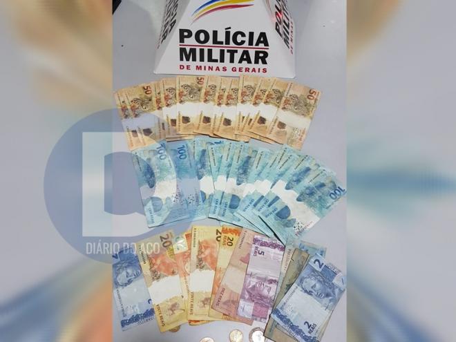As cédulas de R$ 50 e R$ 100 falsificadas apreendidas com os três adolescentes