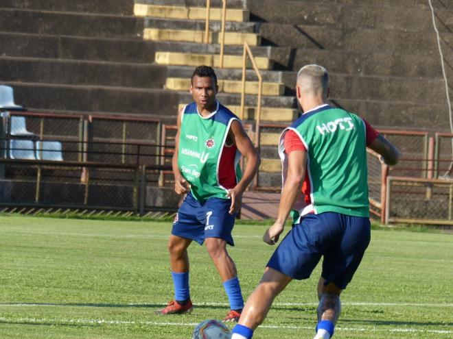 O atacante Núbio Flávio espera que o entrosamento entre antigos e novos jogadores aconteça em breve