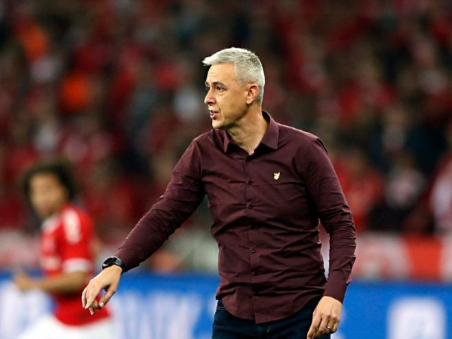 Treinador não resistiu à derrota para o rival Palmeiras