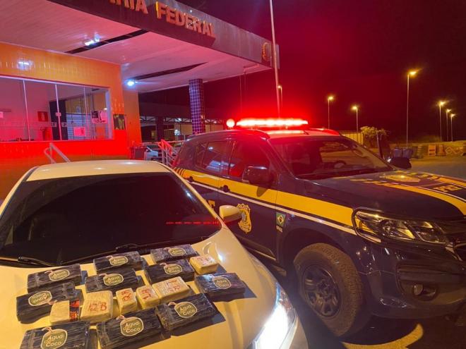 Policiais apreenderam em João Monlevade, crack e cocaína dentro de veículo adulterado