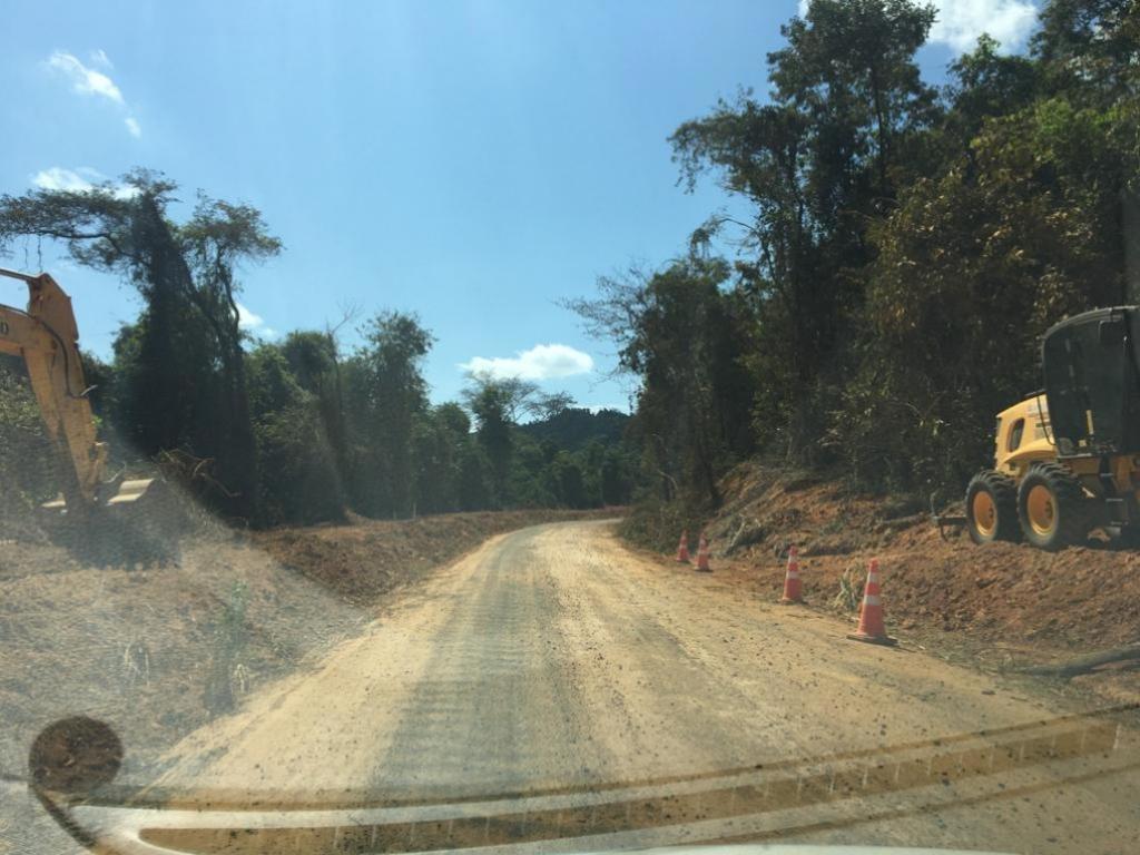 Máquinas voltaram à terraplanagem no Morro da Canjica, próximo à portaria do Parque Estadual do Rio Doce 