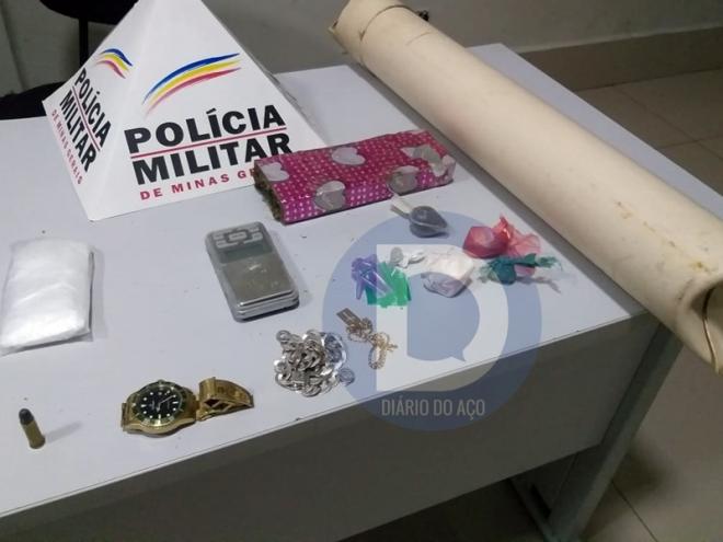 O material encontrado pela PM durante as abordagens aos suspeitos