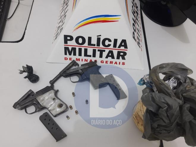As duas pistolas foram abandonadas dentro de uma sacola