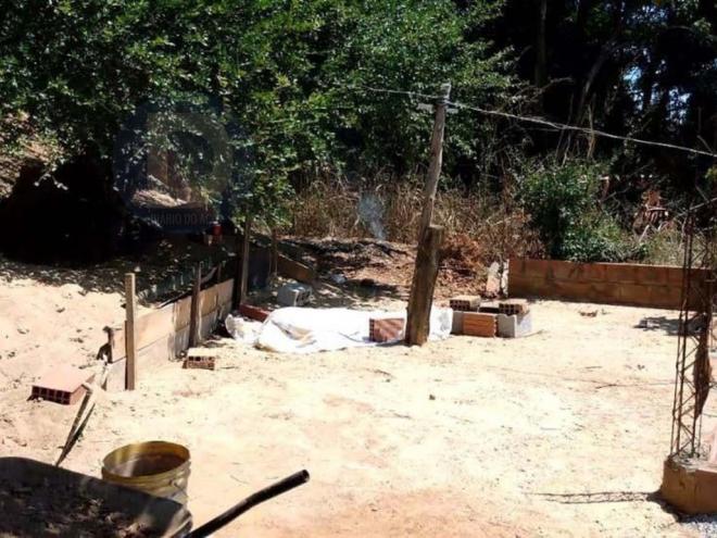Homem de 50 anos foi encontrado assassinado nos fundos de uma casa, em Pedra Corrida, Periquito  