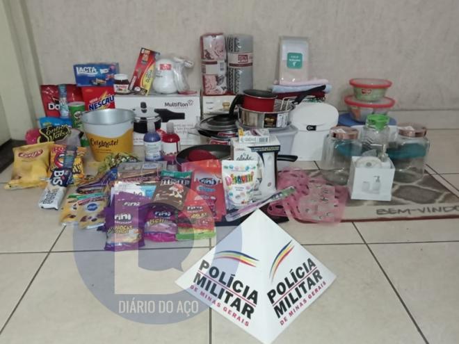 Os objetos que foram passados no caixa, mas não registrados pela funcionária envolvida no crime