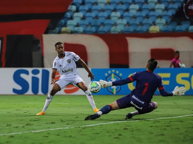 Keno marcou três gols na partida contra o Atlético-GO