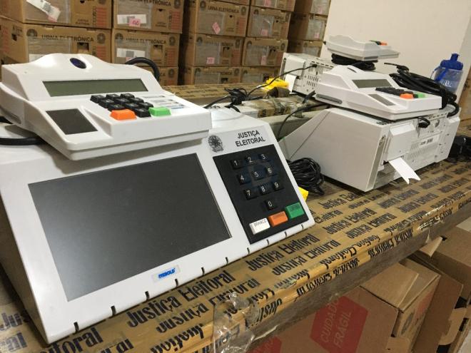 Dentre as urnas eletrônicas recebidas estão as de contingência, destinadas para eventual substituição 
