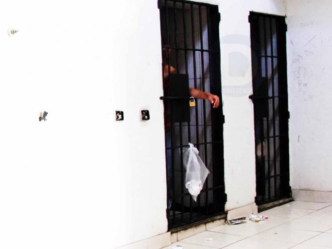 Homem saiu da cadeia, ficou quatro meses em liberdade, voltou a roubar e foi preso novamente 