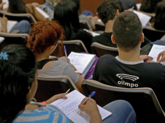 Iniciativa ''Enem Conectado'' é uma proposta de curso extra direcionada a todos os estudantes do 3º ano do ensino médio