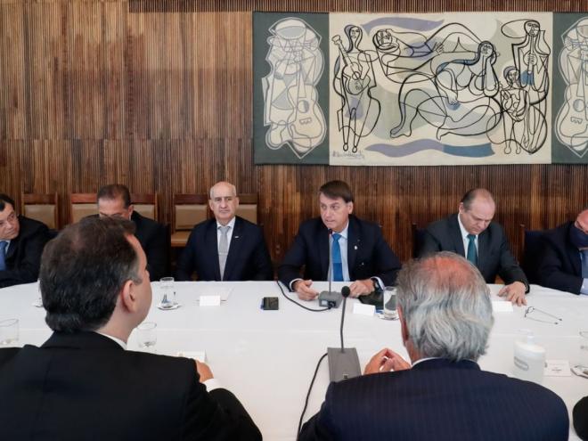 Novo programa substituirá o auxílio emergencial e o Bolsa Família