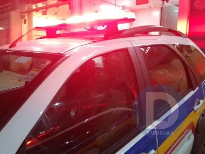 Os policiais localizaram a casa da jovem, mas ela encontra-se viajando