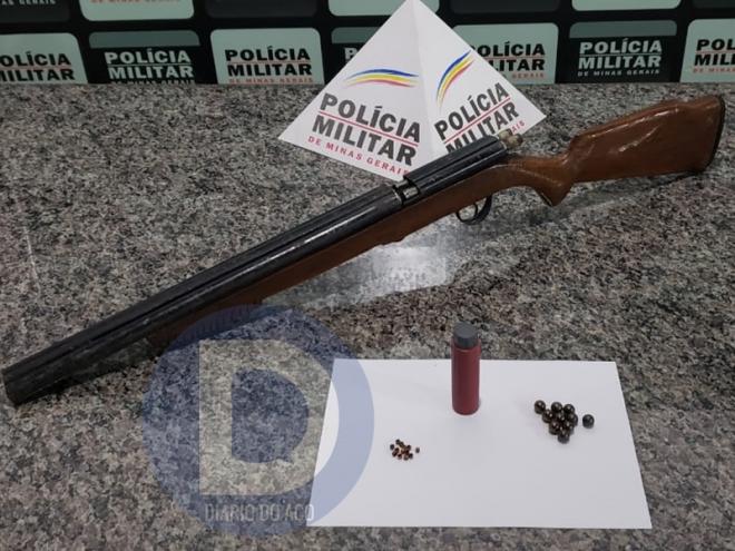A arma estava na casa de um homem denunciado para a PM