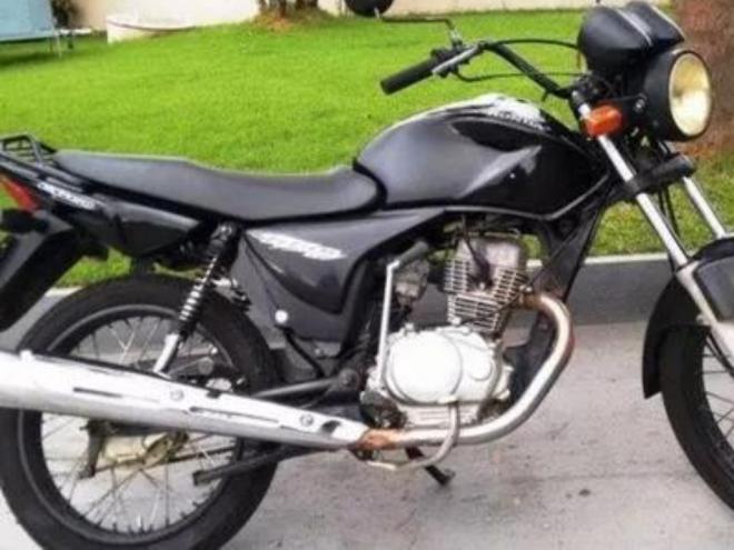 Motocicleta levada foi uma Honda CG Ks ano 2004 semelhante a essa 