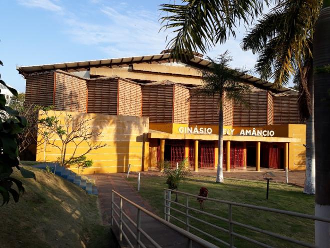 Inaugurado, em 1991, o ginásio Ely Amâncio, do Centro Esportivo e Cultural 7 de Outubro aguarda reforma para que volte a ser usado pelos esportistas 