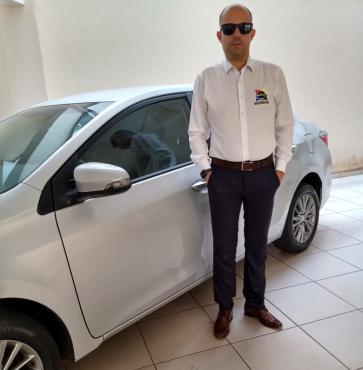 Geraldo Souza faz parte do grupo de taxistas que tem ponto para atender passageiros no Aeroporto Regional do Vale do Aço  
