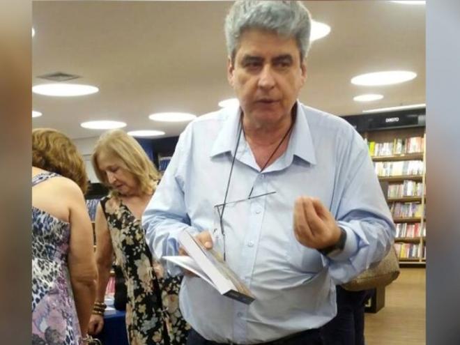 Médico tinha 74 anos e faleceu em decorrência de complicações por covid-19