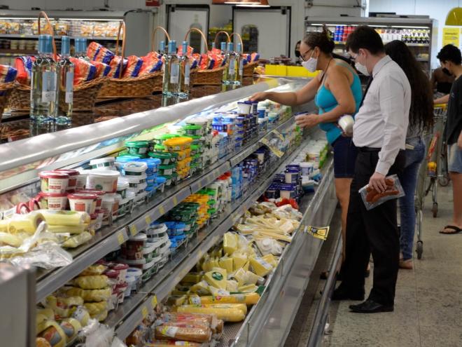 Todo o varejo alimentício tem autorização para funcionar segunda-feira (12), das 8h às 14h, em Ipatinga, Fabriciano e Timóteo