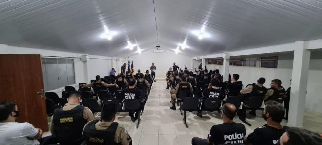 Policiais Civis e Militares, promotores de Justiça e delegados de Polícia Civil deflagraram a operação nos primeiros minutos da manhã dessa quinta-feira em Ubaporanga