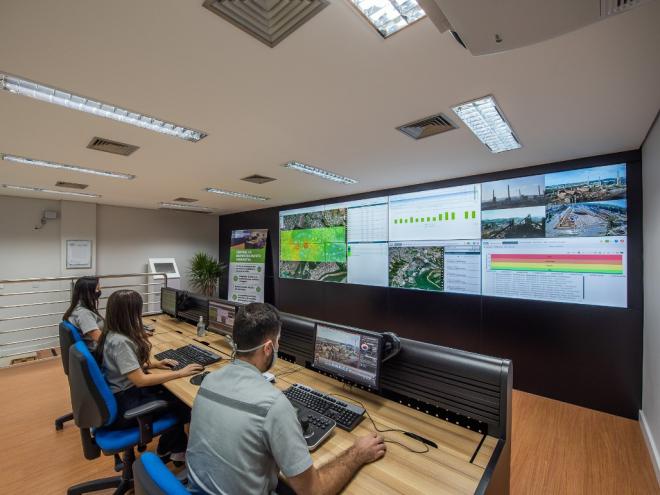 A Central de Monitoramento Ambiental reúne acompanhamento das emissões atmosféricas advindas do processo produtivo 