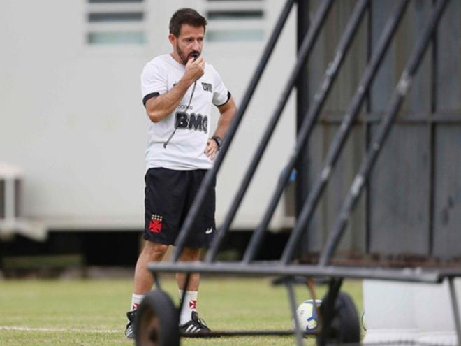 Treinador comandou equipe carioca em 16 partidas