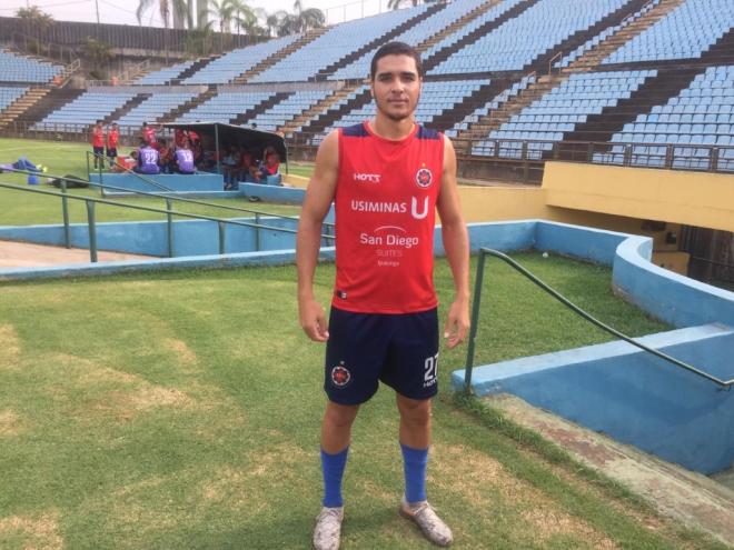 Centroavante Lucão está ansioso para entrar em campo e defender as cores do Tigre 