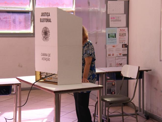 As limitações para as mulheres votarem deixaram de existir em 1934, quando seu voto passou a ser previsto na Constituição Federal