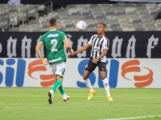 Keno marco um dos gols da vitória alvinegra
