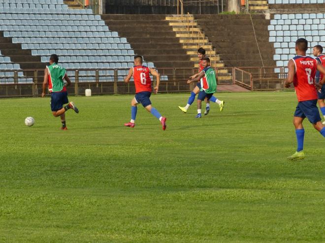 Equipe volta a treinar no Ipatingão nesta quarta-feira, sob comando do interino André Lima